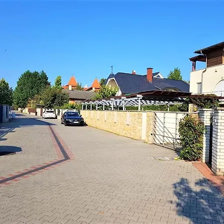 Balancaa Beach - Vizparti, Teraszos, Kertkapcsolatos Apartman Az Aranyparton Apartmán *
